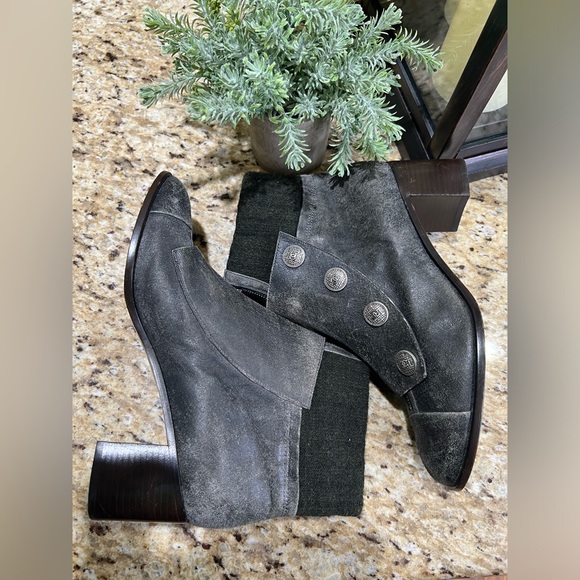 CHANEL Charcoal Distressed Leather & Tweed Knit Cuff CC Button Ankle Boots 42 - Picture 5 of 16